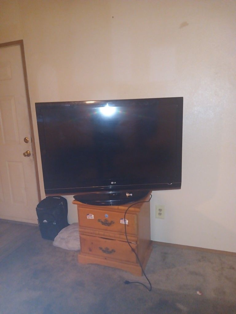 Flat Screen TV Moving Gots To Go Now 40 Inch