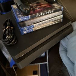 PS4 With 1 Controller And 4 Games 