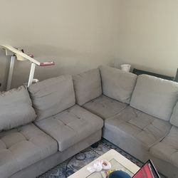🛋️ Gray Sectional Couch w/ Cupholder Consol