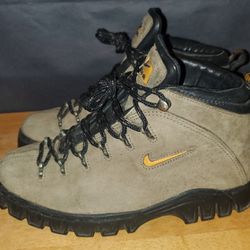 Nike Air Regains ACG Trail Hiking Tan Boots 148035-271 Women Size 7.5