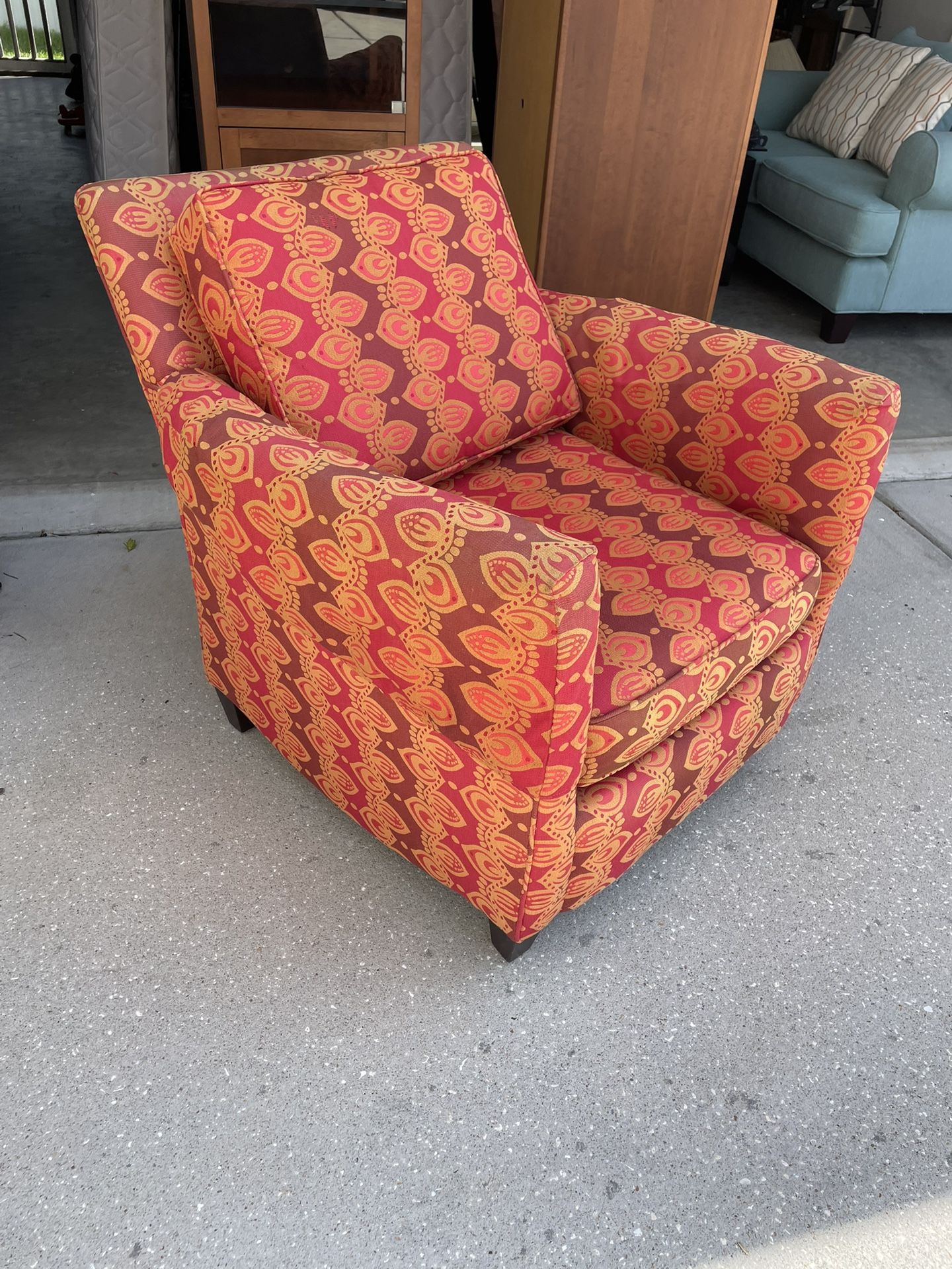 Accent Chair. Great Design/Colors. No Rips. Pet/Smoke Free Home