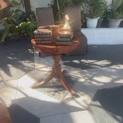 Antique leather on top round table