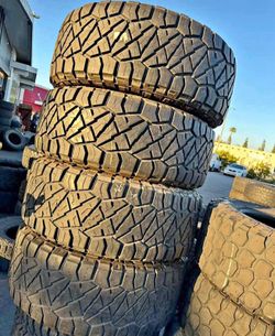 37x12.50/18 Nitto Selling a set of 4 tires in excellent condition 🫡