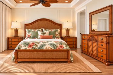 Beautiful king Tommy Bahama bedroom set 🌴🌴🌴🌴