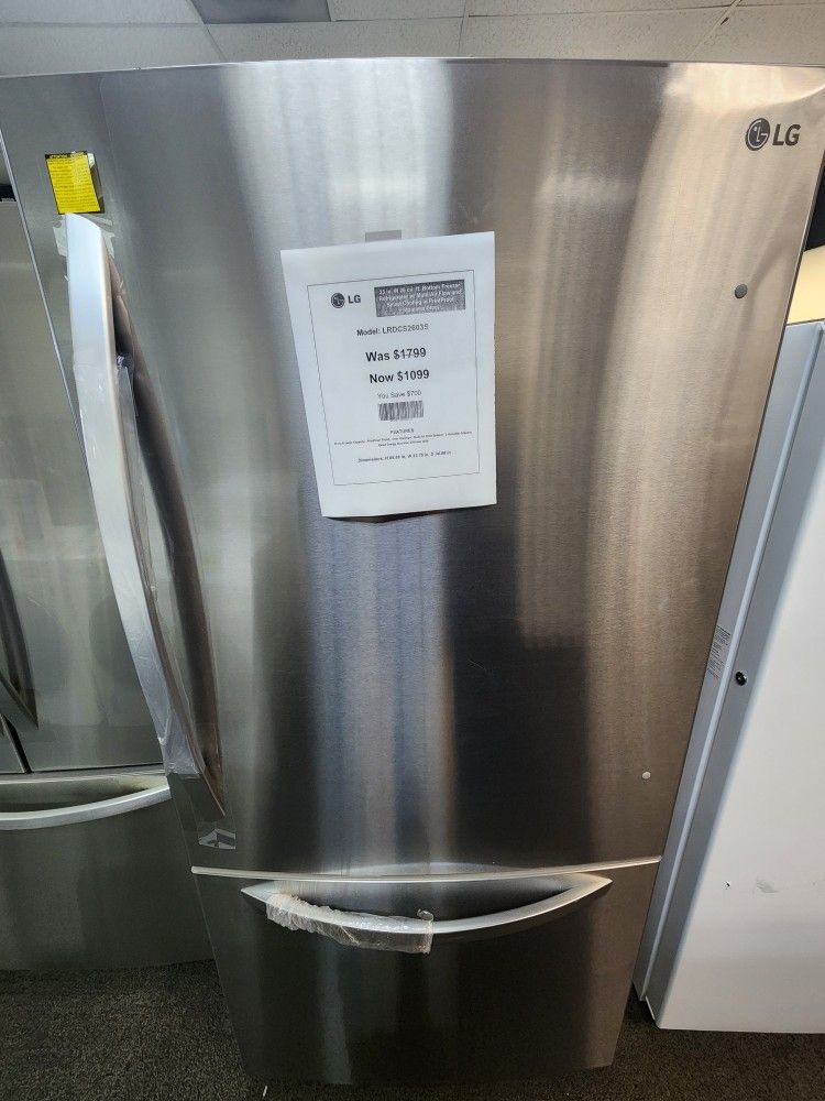 33 in. W 26 cu. ft. Bottom Freezer
Refrigerator w/ Multi-Air Flow and
Smart, Cooling in PrintProof
Stainless Steel