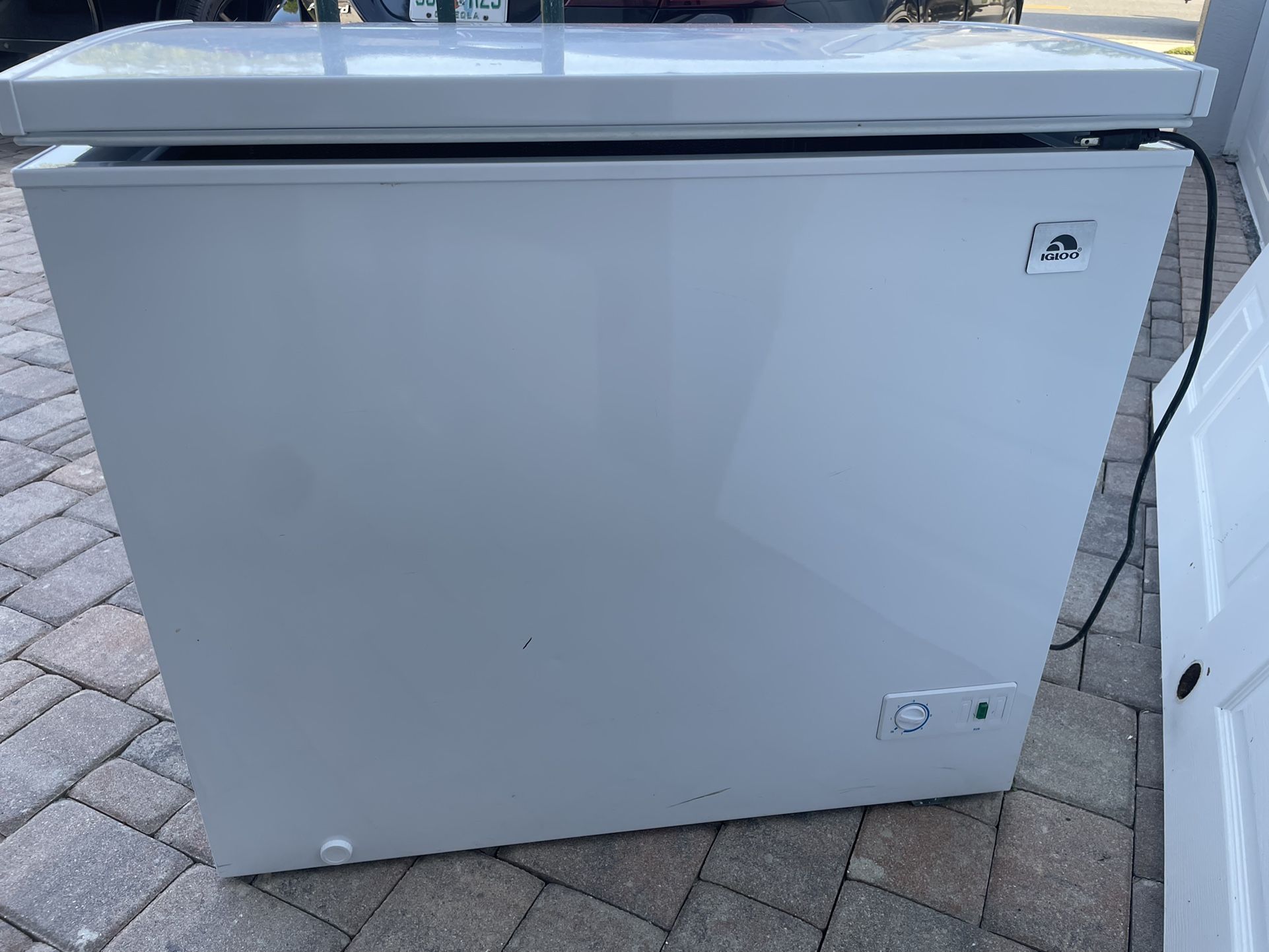 Igloo Chest Freezer 7.1 Cu. for Sale in Kissimmee, FL OfferUp
