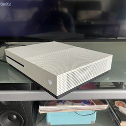 XBOX One S 500GB w/ controller