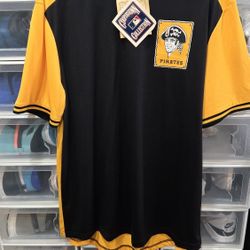 Brand New Rare Pittsburgh Pirates (Clemente) Size XL 