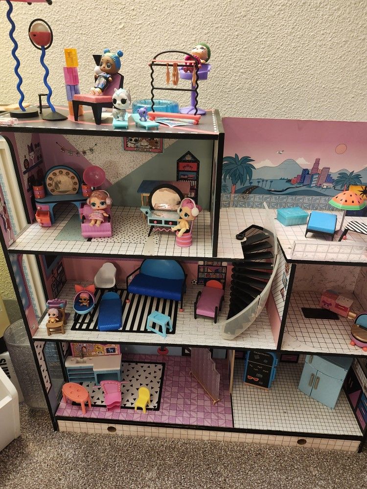 LOL Dollhouse