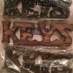 BRAND NEW KEYS PLAQUES FOR HANGING ON THE WALL FOR HANGING YOUR KEYS UP $20.00