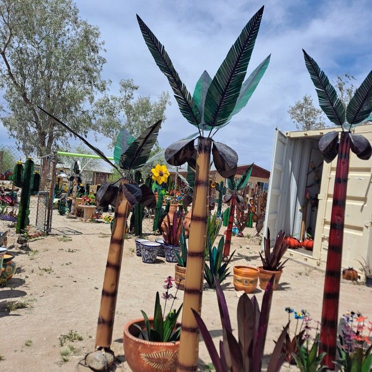 Metal Yard Art, Wind Spinners & POTTERY 🌵 🪷