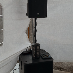 Selling as is Qsc sub with mackie thump speaker