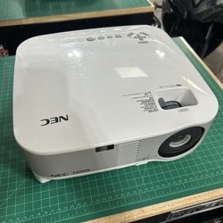 NEC NP905 60Hz Classroom/Entertainment Projector