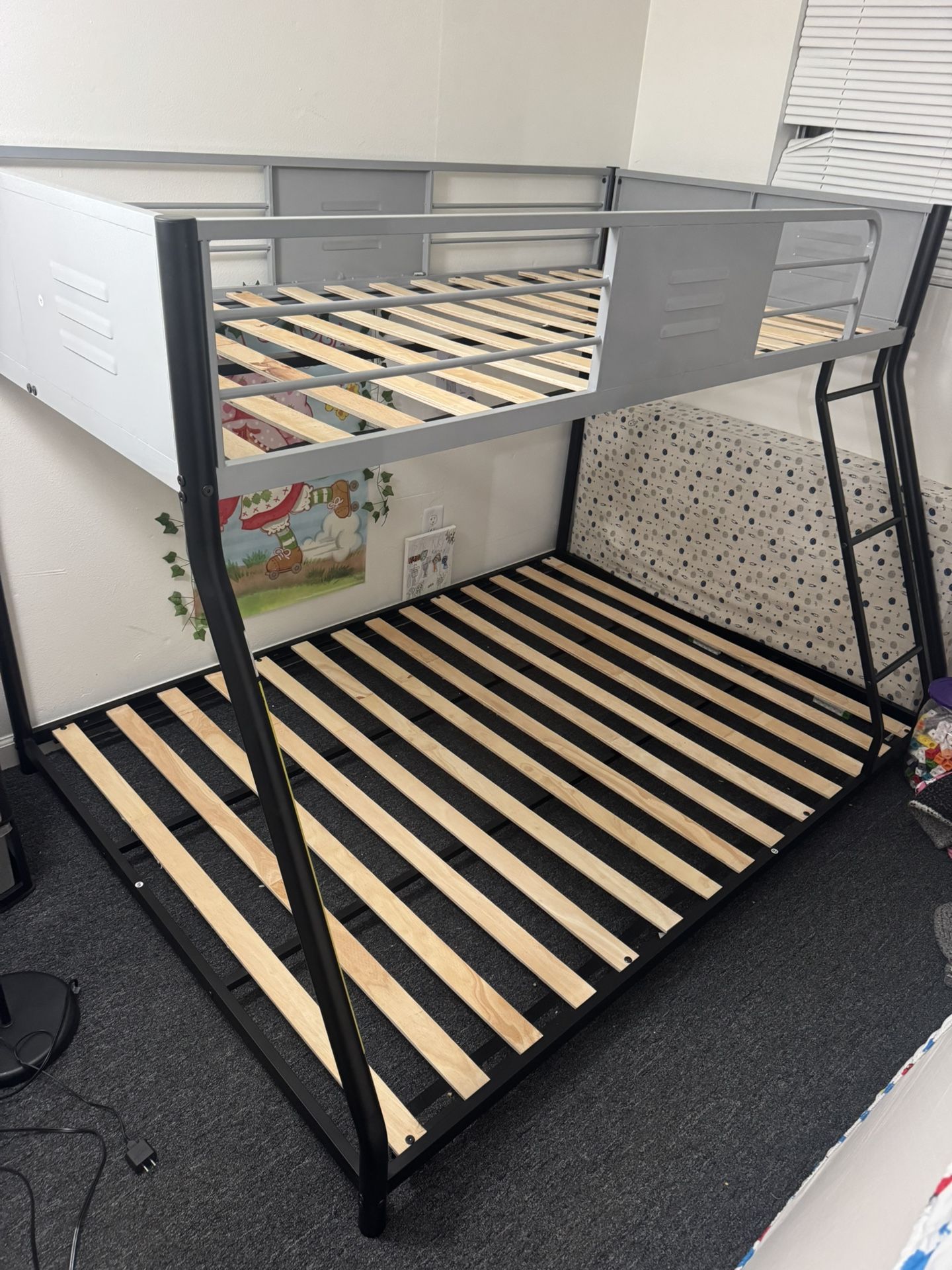 Twin/Full Bunk Bed