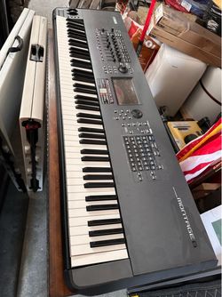 Yamaha Montage 8 Synthesizer Keyboard