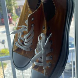 Orange Low-Top converse