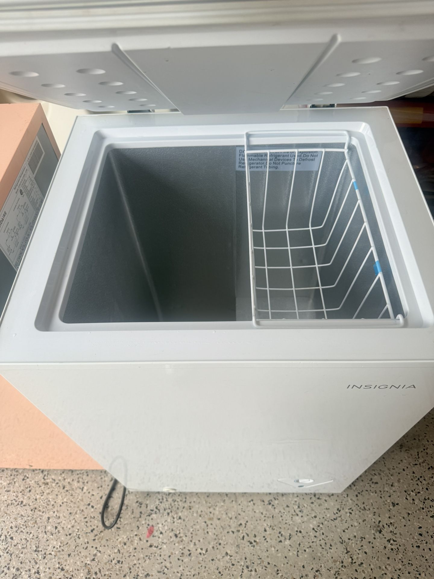 Freezer Top 6 Cu Ft Capacity