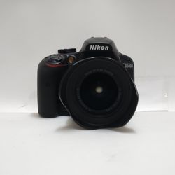 Nikon D3400 24.2MP w/ 18-55mm Lens DSLR Camera 3300 Shutter Count