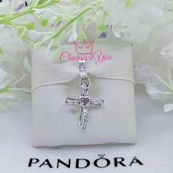 Adorable Charm de plata 925 para pulsera Pandora Momentos.