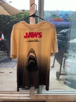 Jaws official two color men’s shirt horror movie pre owned unisex large (L)