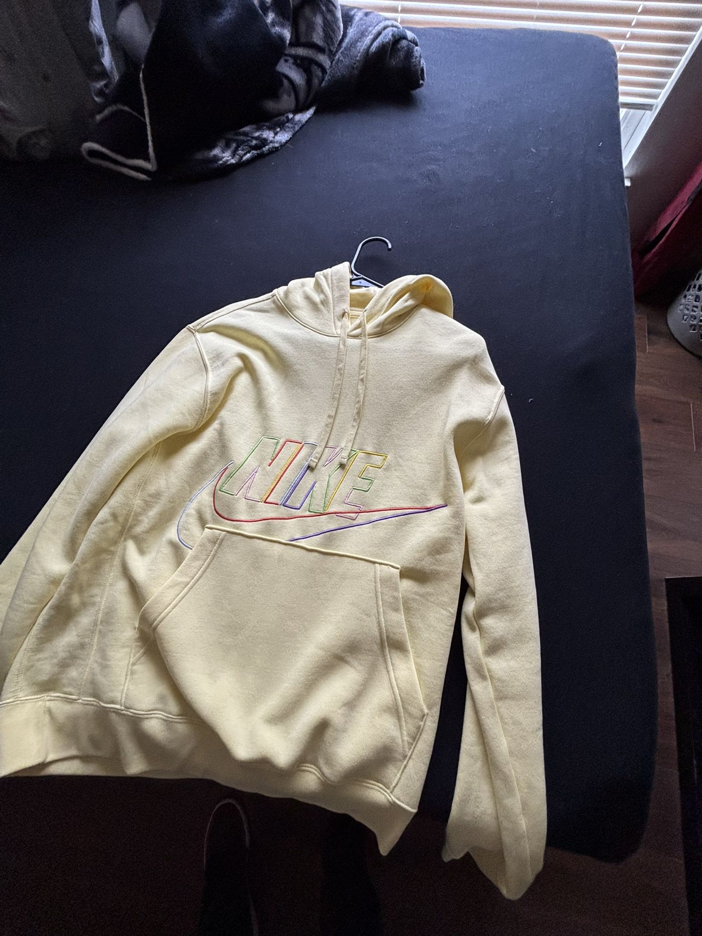 Men’s Yellow Nike Jacket Size (Medium)
