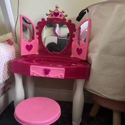 Toddler vanity