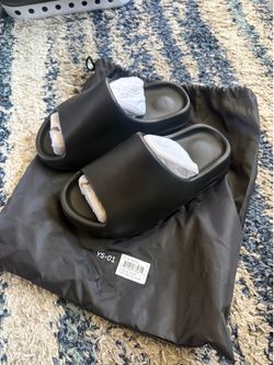 Brand New Black Yeezy YS-01 Slides