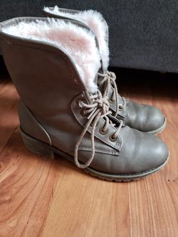 boots, size 3