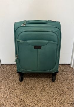 Ricardo Beverly Hills Lightweight Softside under seater -  Carry-On Spinner - originally $165