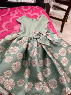 Girls size 3/4 Green Daisy Floral Dress