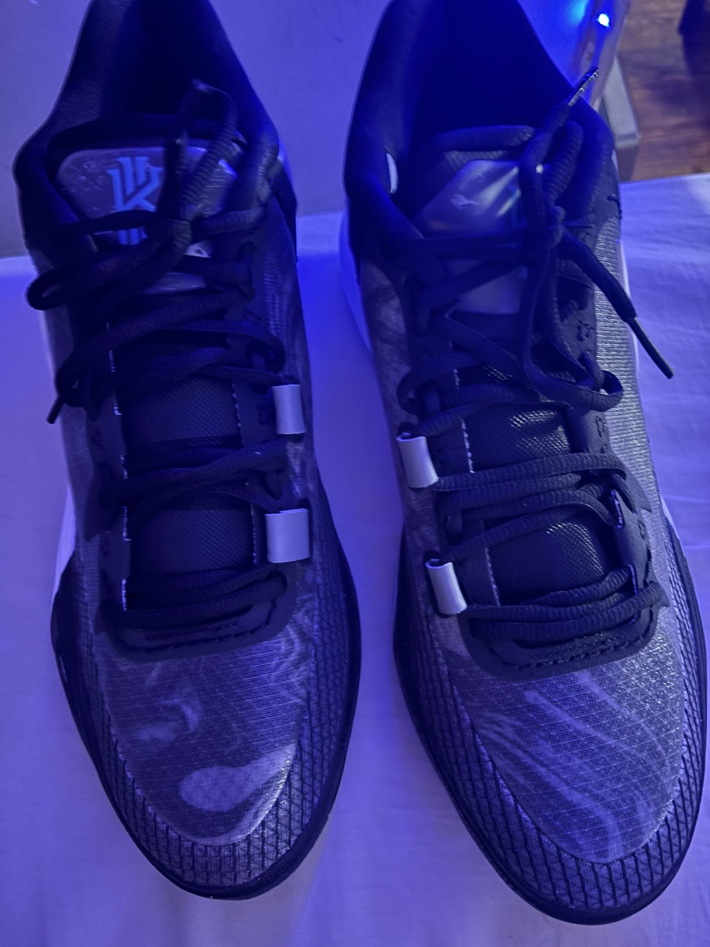 Kyrie 8’s