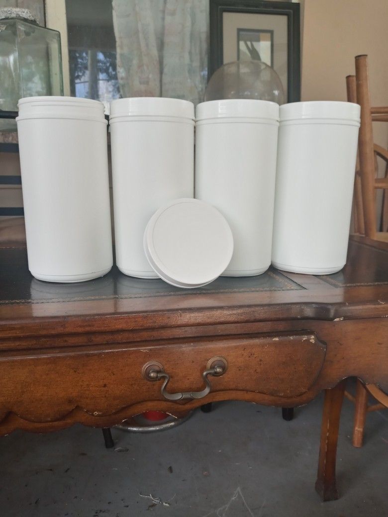 100 oz  Plastic  Containers With Lids. $5.00 each Or (4 For $15.00)