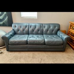 Blue Leather Couch In Excellent Condition
