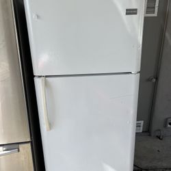 Frigidaire Refrigerator 