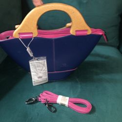 NWT Daniela Moda Leather Mini  Wooden Handles Bag, Crossbody Bag. Stylish 