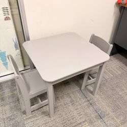 Toddler Table 2 Chairs 