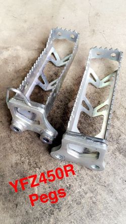 YFZ 450R Pegs