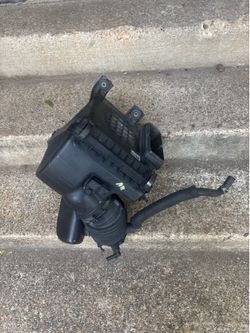 2012-17 Hyundai Azera 3.3L Air Cleaner Filter Box Intake Housing OEM 28100-3V350