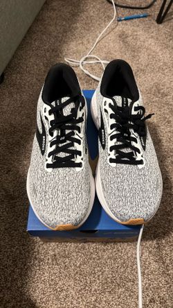 Brooks GTS Adrenaline 23 men’s NEW in box size 9