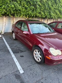 Mercedes-Benz C240