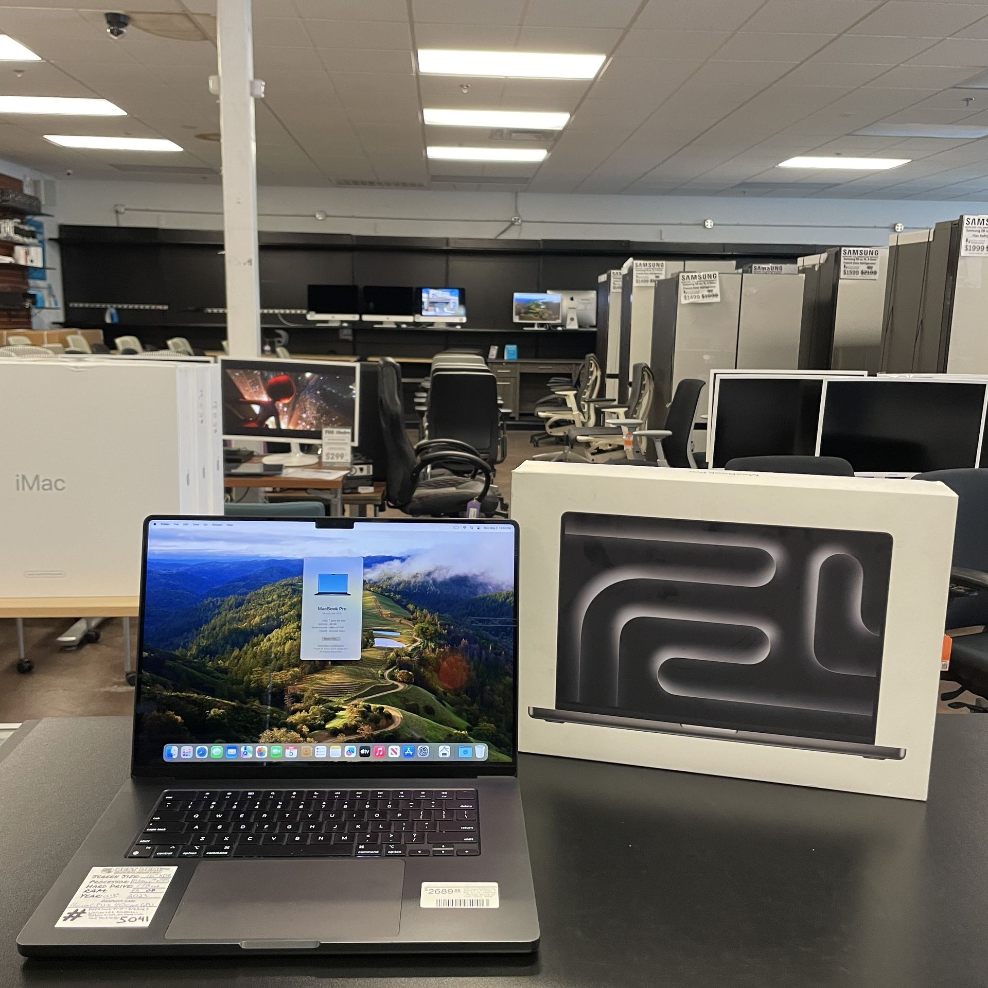 MacBook Pro 16” M3 Max 16 Core 40 Core GPU! 48GB RAM 1TB SSD 2023 - Apple Care Plus until 08/2027!