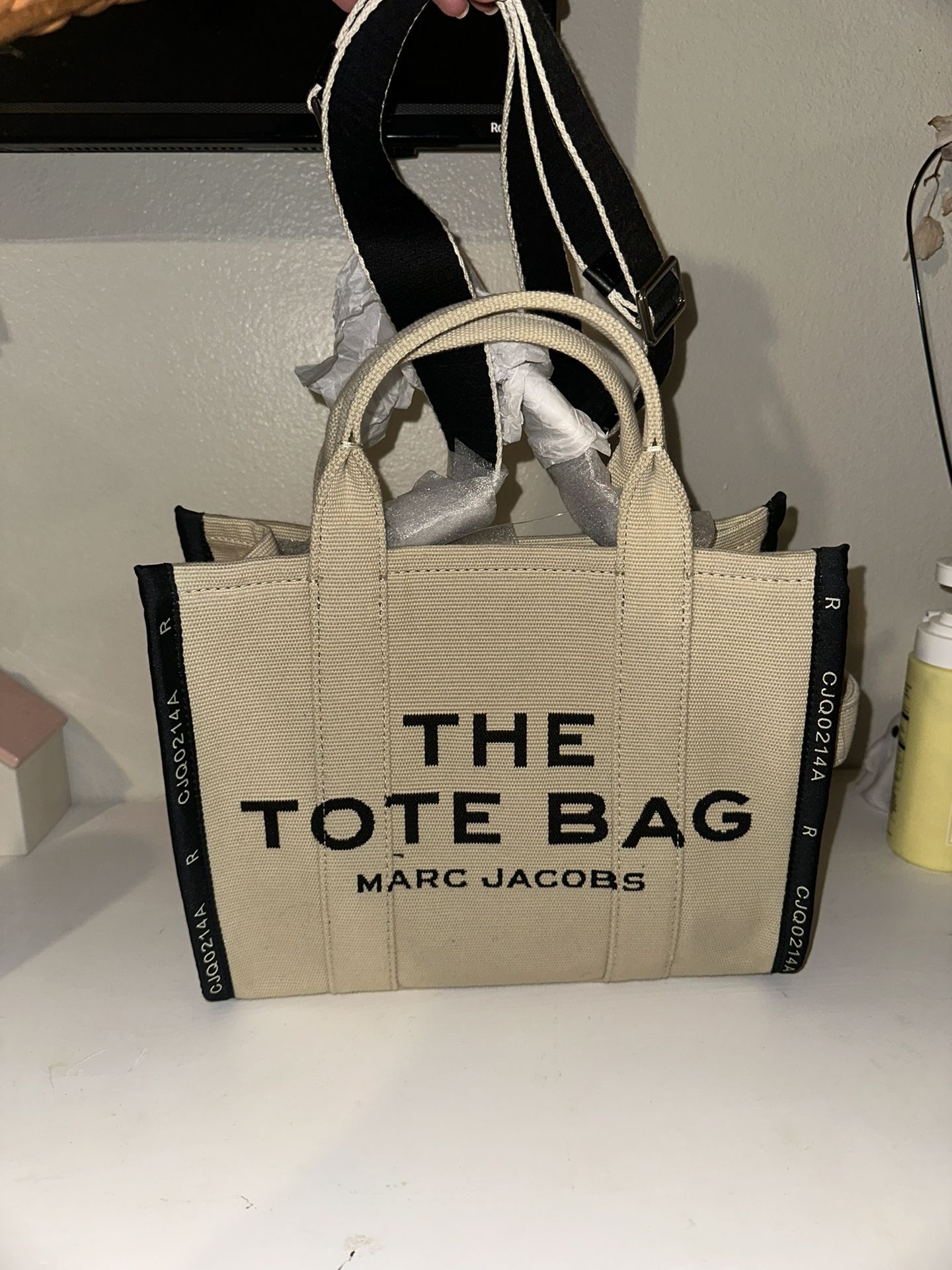 MARC JACOBS THE TOTE BAG