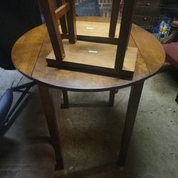Small Table That Comes With 2 Stools