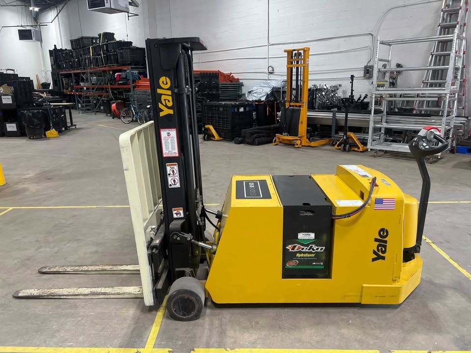 Yale Compact Forklift (Yellow, Like New)