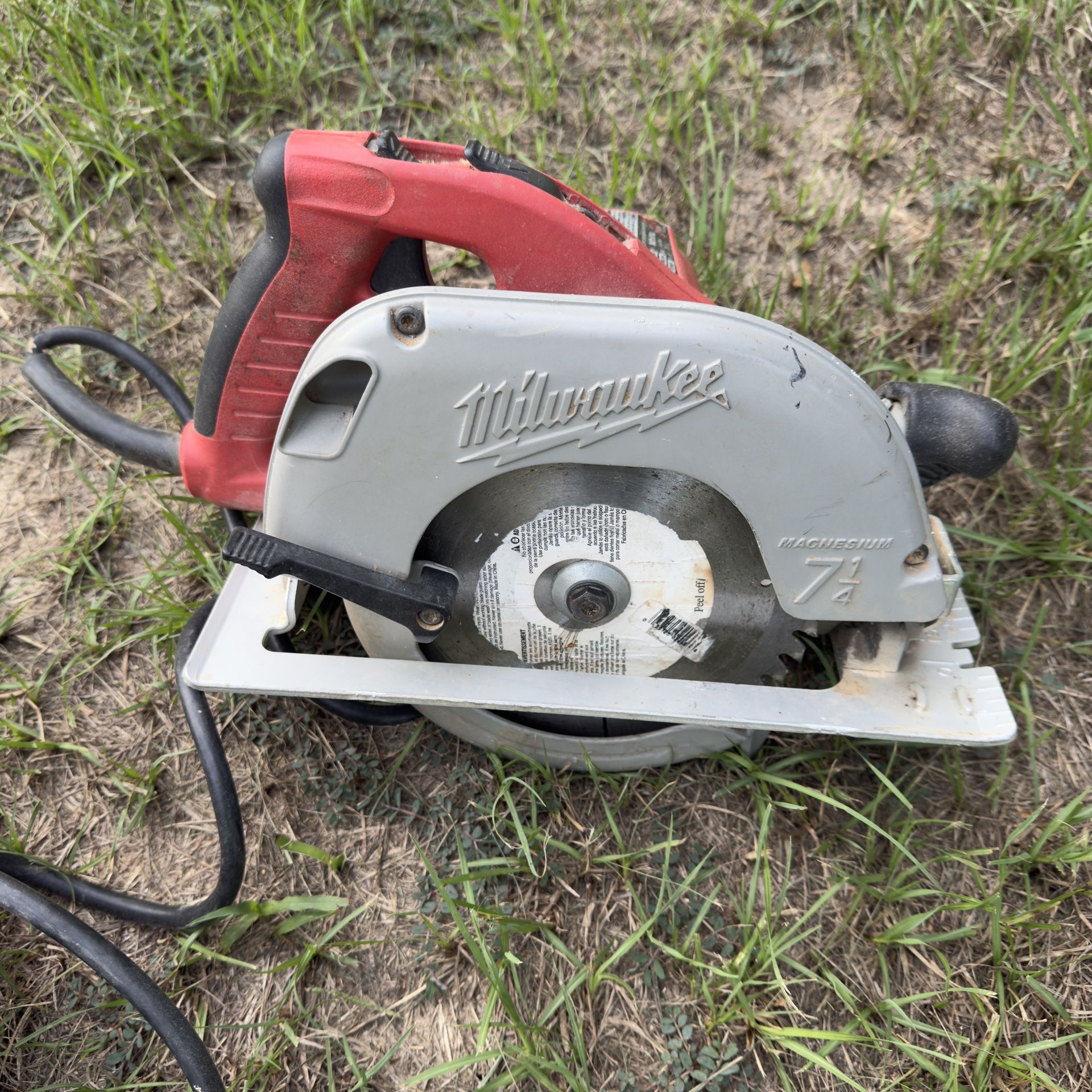 Milwaukee Skill Saw Plus Various Saw Blades