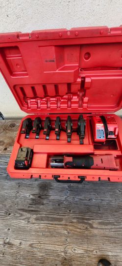 Milwaukee 2922-22 M18™ FORCE LOGIC™ Press Tool w/ ONE-KEY™ w/ 1/2"-2" CTS Jaws tool battery 5ah Charger