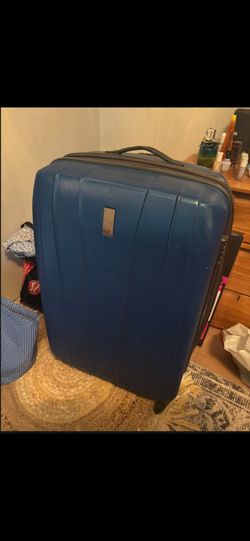 LOW PRICE MOVING- $400 RETAIL DESLEY LARGE LUGGAGE SPINNER 