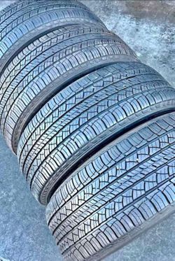 235 65 18 Michelin tires Con 80% de Vida Las 4