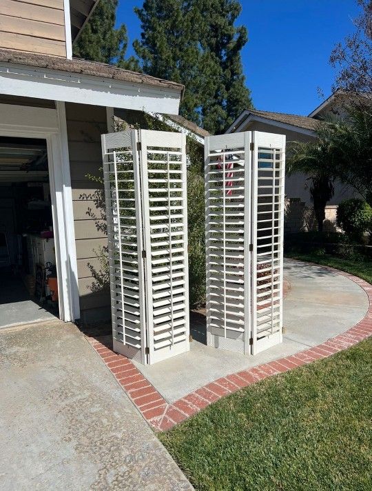 Wood Plantation Shutters (2 Panels)