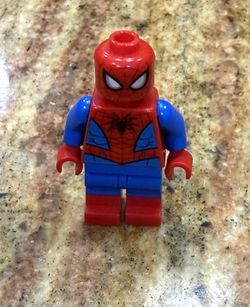 LEGO Spider-Man Minifigure – Red & Blue Suit (Set 76114)